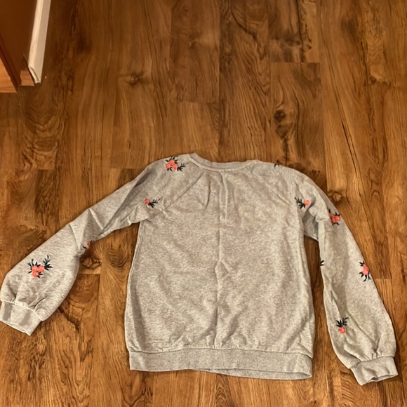 Granny core small grey embroidered French Terry shirt floral crew neck - Picture 4 of 4